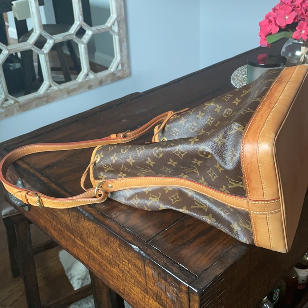 Lv Bag - image 7
